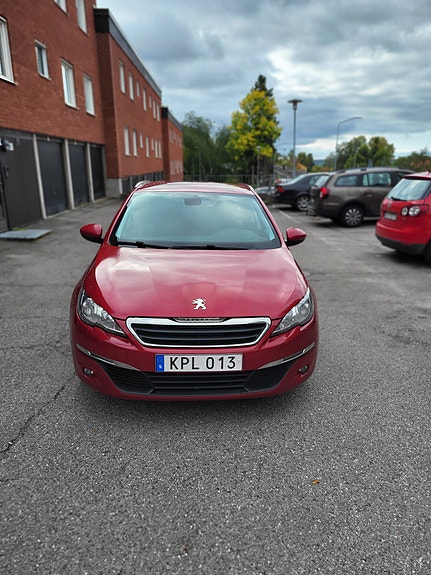 Peugeot 308 SW 2 of 6