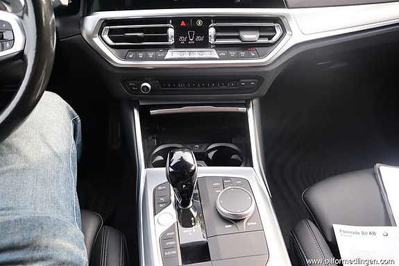 BMW 330e 16 of 23