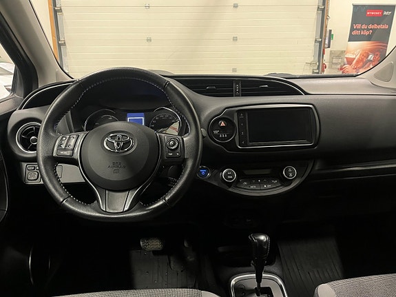 Toyota Yaris 10 of 12