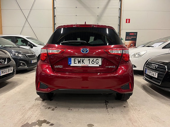 Toyota Yaris 4 of 12