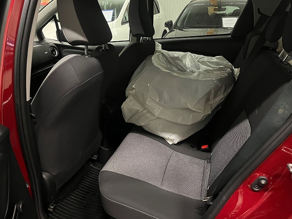 Toyota Yaris 9 of 12