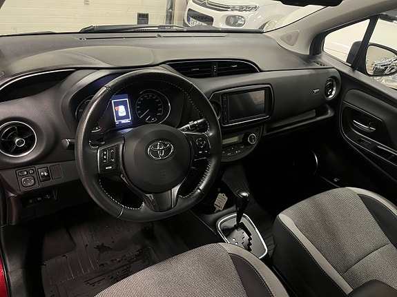 Toyota Yaris 12 of 12
