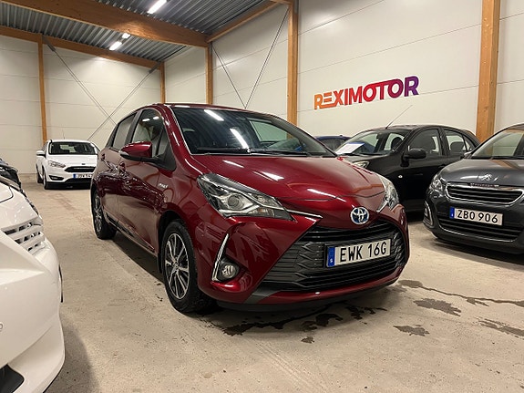 Toyota Yaris 2 of 12