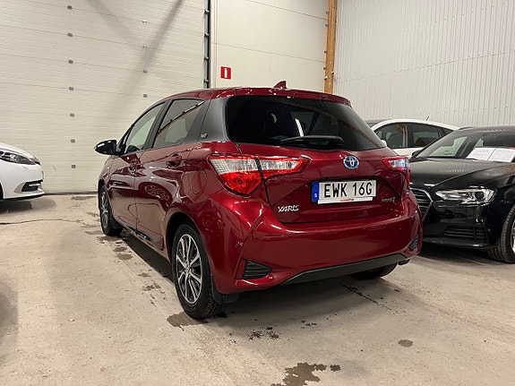 Toyota Yaris 5 of 12