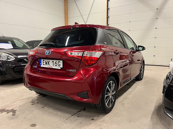 Toyota Yaris 3 of 12