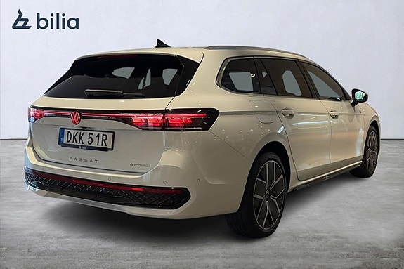 Volkswagen Passat 8 of 27