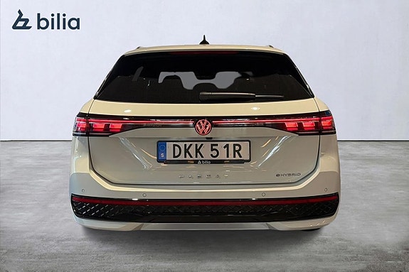 Volkswagen Passat 7 of 27