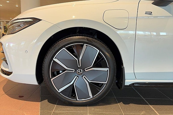 Volkswagen Passat 27 of 27