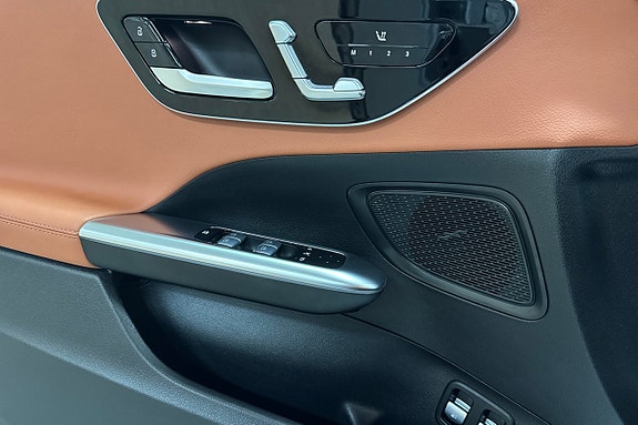 Mercedes-Benz C300 13 of 18