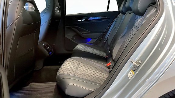 Volkswagen Passat 12 of 18