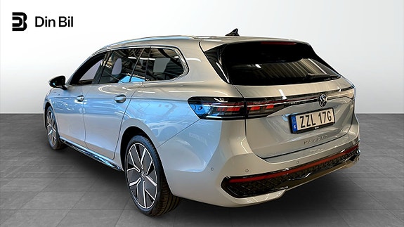 Volkswagen Passat 3 of 18