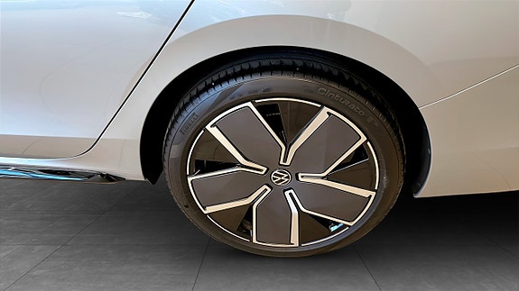 Volkswagen Passat 6 of 18