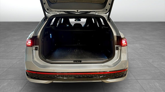 Volkswagen Passat 13 of 18
