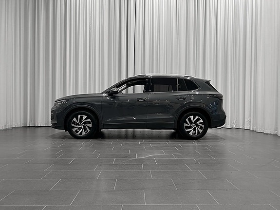 Volkswagen Tiguan 2 of 15