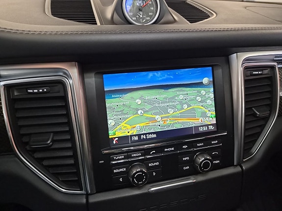 Porsche Macan Turbo 24 of 28