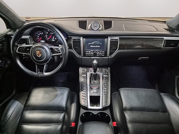 Porsche Macan Turbo 13 of 28