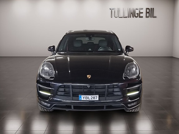 Porsche Macan Turbo 8 of 28