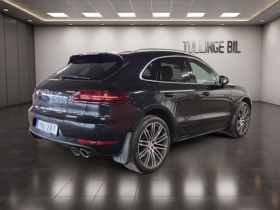 Porsche Macan Turbo 5 of 28