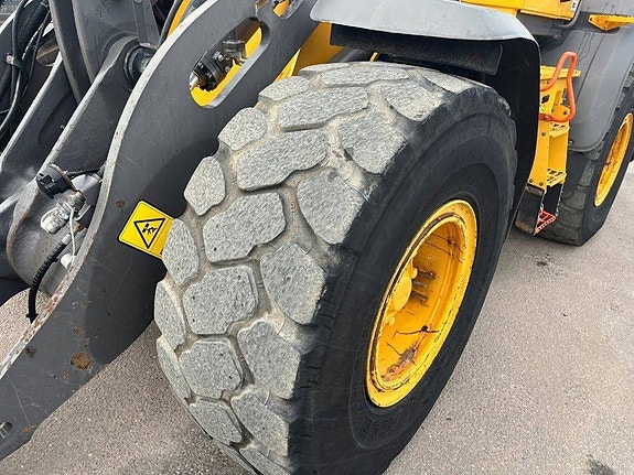 Volvo L 60 H 12 of 18