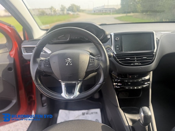 Peugeot 208 9 of 18