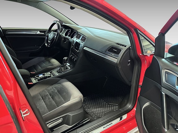 Volkswagen Golf Alltrack 14 of 17