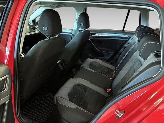 Volkswagen Golf Alltrack 9 of 17