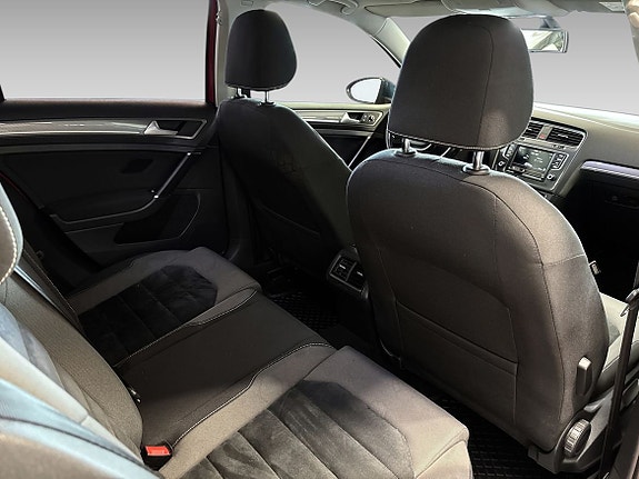 Volkswagen Golf Alltrack 13 of 17