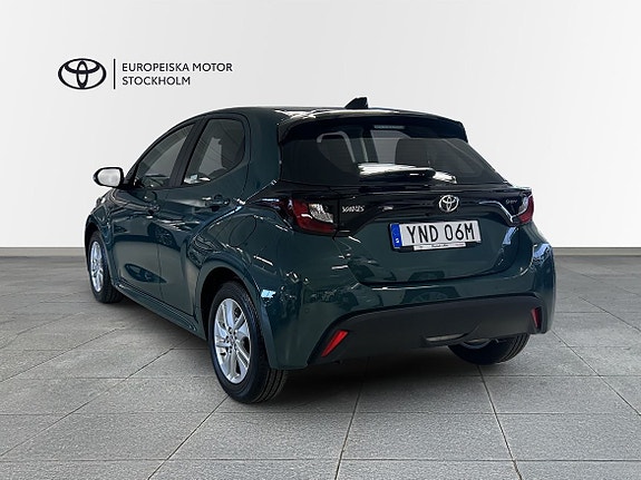 Toyota Yaris 2 of 16