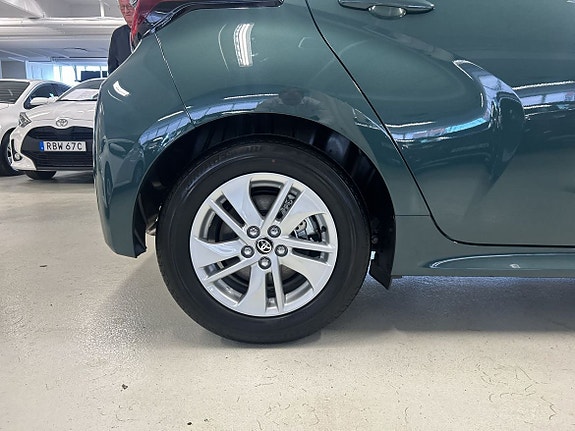 Toyota Yaris 11 of 16