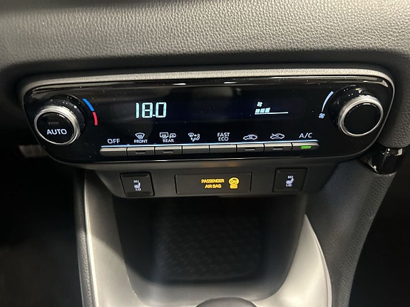 Toyota Yaris 15 of 16