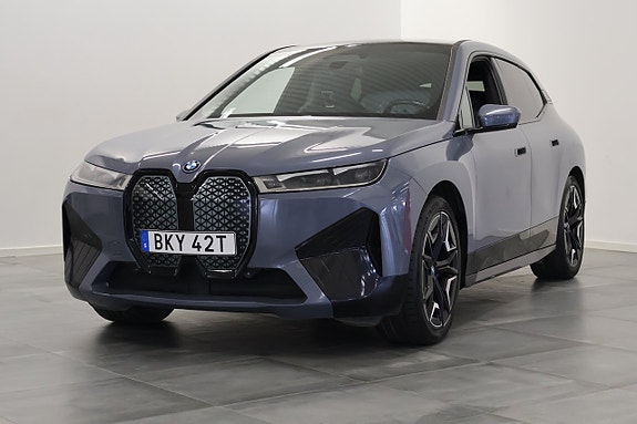 BMW iX 2 of 24