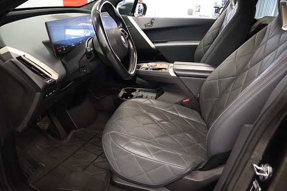 BMW iX 8 of 24