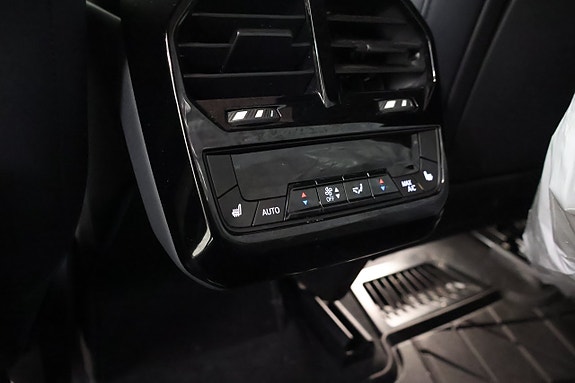 BMW iX 21 of 24