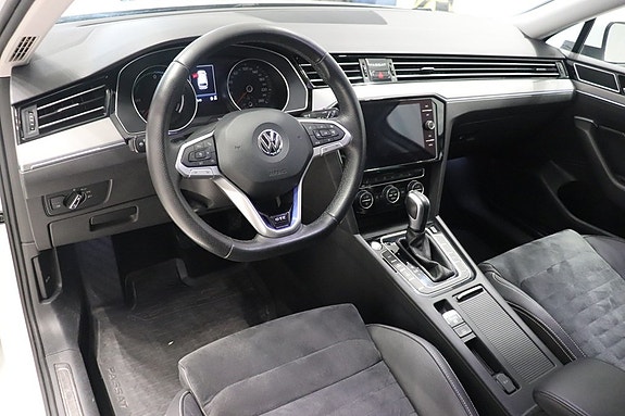 Volkswagen Passat 9 of 11