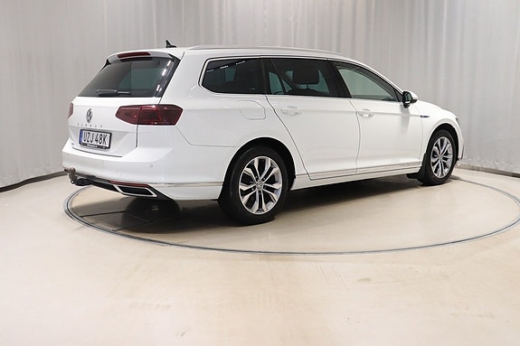 Volkswagen Passat 4 of 11