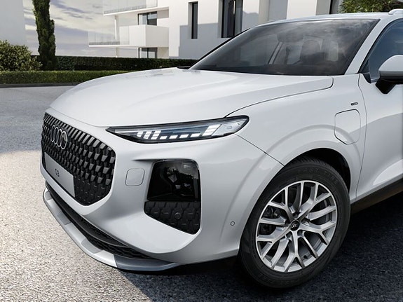 Audi Q3 3 of 8