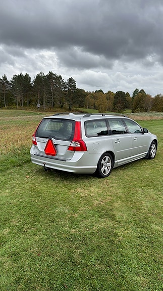 Volvo V70 3 of 9