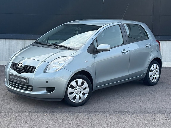 Toyota Yaris 2 of 20
