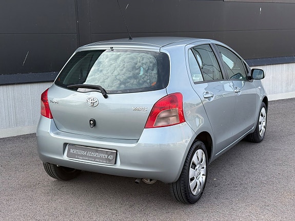 Toyota Yaris 6 of 20