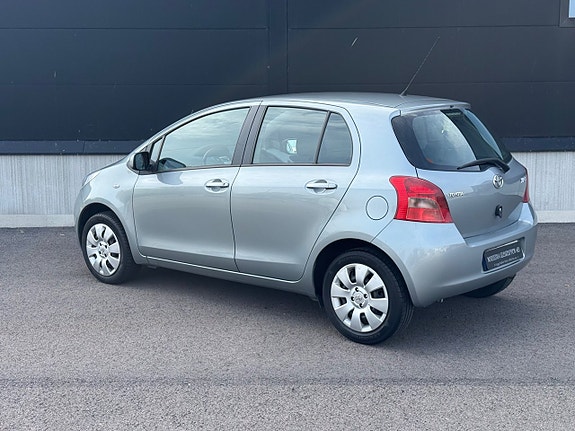 Toyota Yaris 11 of 20