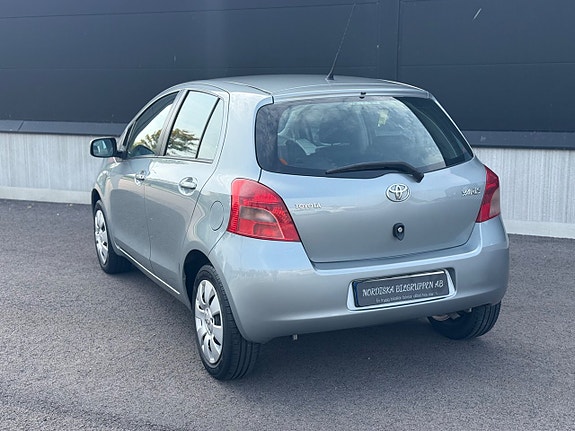 Toyota Yaris 10 of 20
