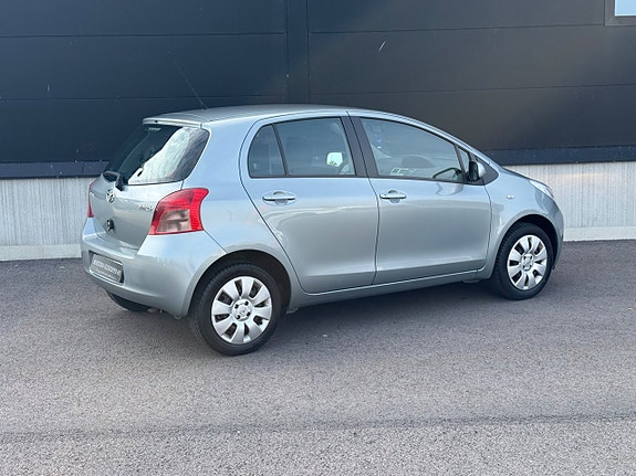 Toyota Yaris 8 of 20