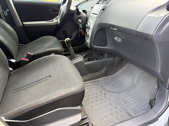 Toyota Yaris 15 of 20