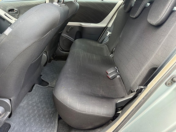 Toyota Yaris 13 of 20