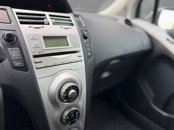 Toyota Yaris 20 of 20
