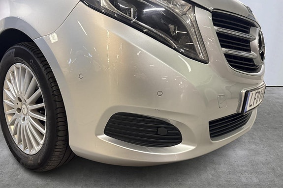 Mercedes-Benz V220 20 of 20