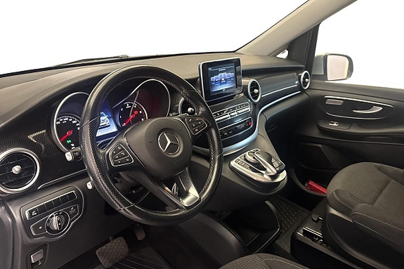 Mercedes-Benz V220 7 of 20