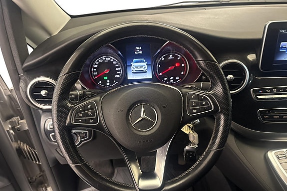Mercedes-Benz V220 8 of 20
