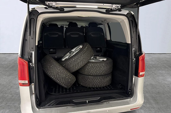 Mercedes-Benz V220 17 of 20