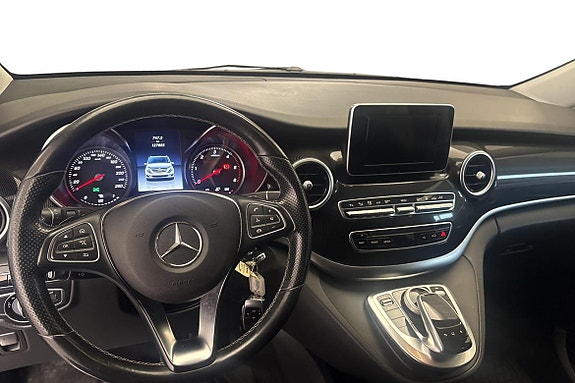 Mercedes-Benz V220 9 of 20